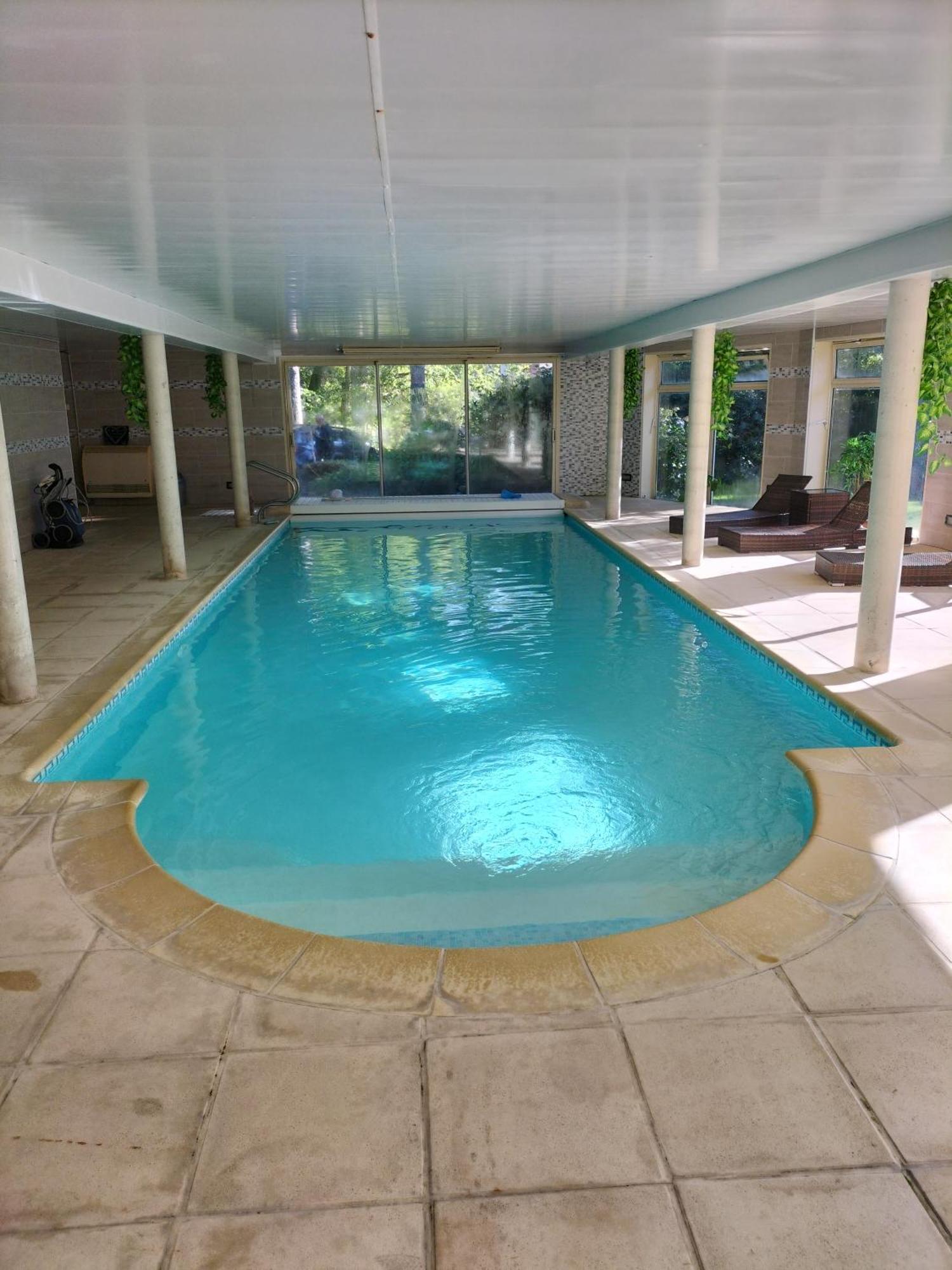 Au Charme Du Lac Espace Bien Etre Et Piscine Chauffe Proche Parc Et Restaurant Du Casino Forges-les-Eaux Exterior photo
